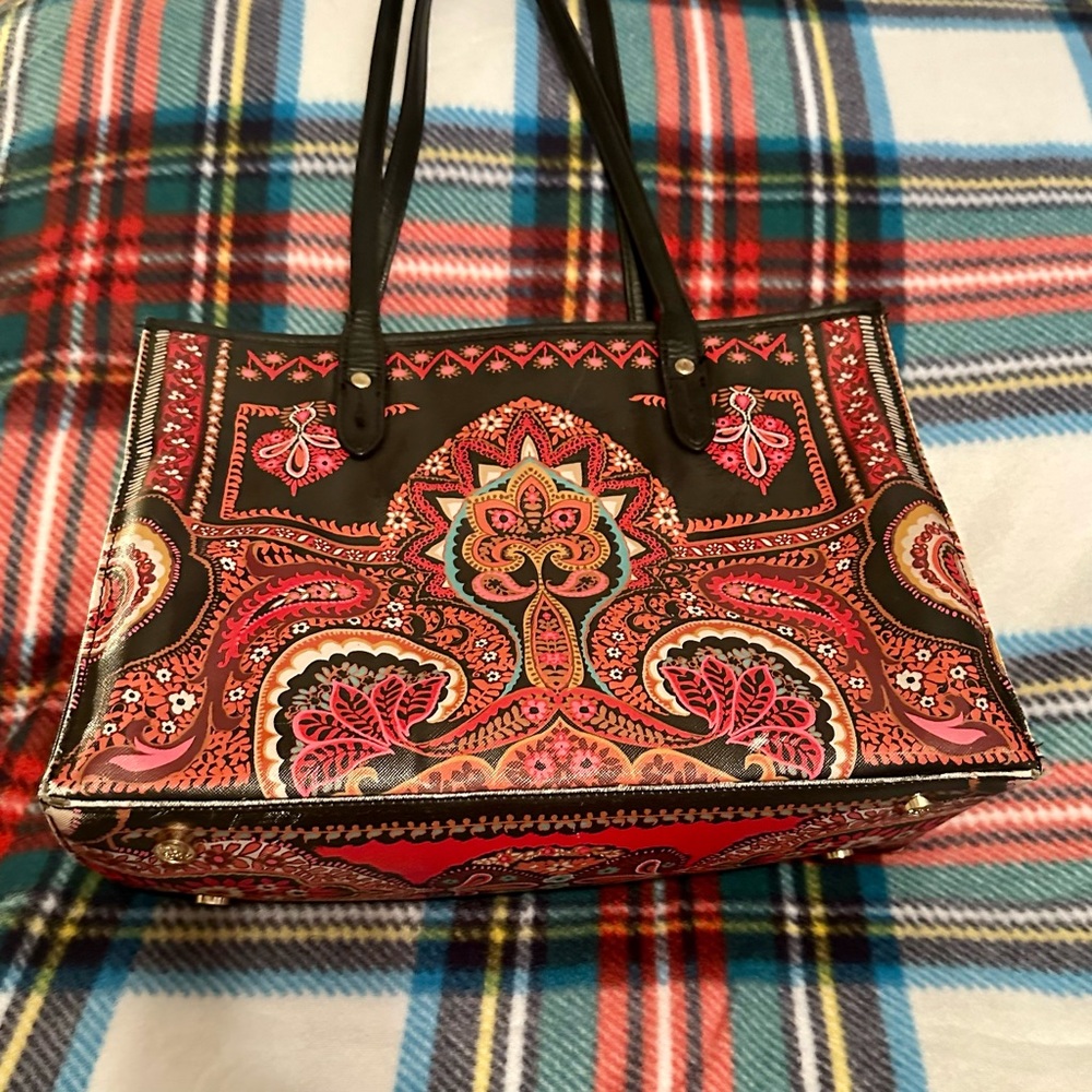 spartina , great handbag . Lots of room